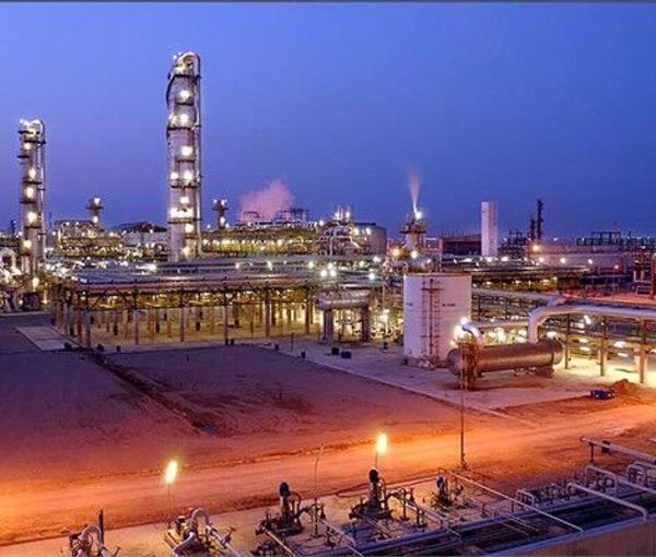 An Iranian oil facility (file photo)