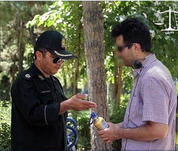 A police officer confronting a man for eating in public (file photo)