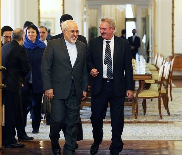 Luxembourgish Foreign Minister Jean Asselborn (right) with former Iranian Foreign Minister Mohammad Javad Zarif in February 2017