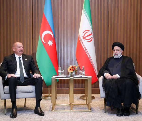 Azerbaijan's Ilham ALiyev (L) meeting with Iran's Ebrahim Raisi, Nov. 2022