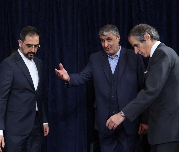 Rafael Grossi (L) with Iran's nuclear cheif Mohammad Eslami in Tehran on March 4, 2023