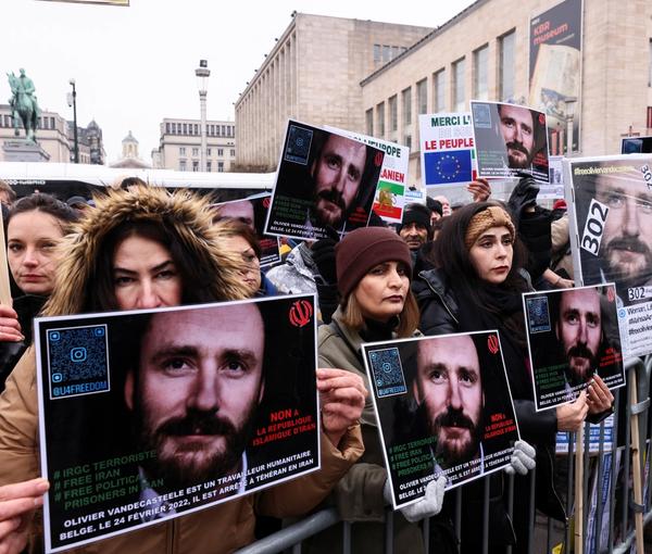 People protest against the detention of Belgian aid worker Olivier Vandecasteele in Iran. January 22, 2023