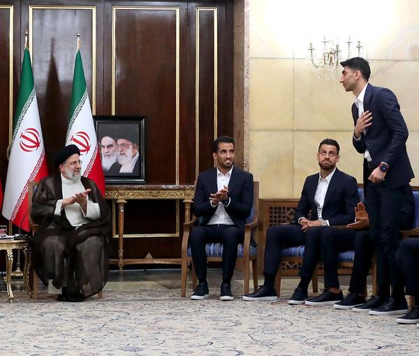 Team Melli players during a meeting with President Ebrahim Raisi before leaving Iran for Qatar (November 2022)
