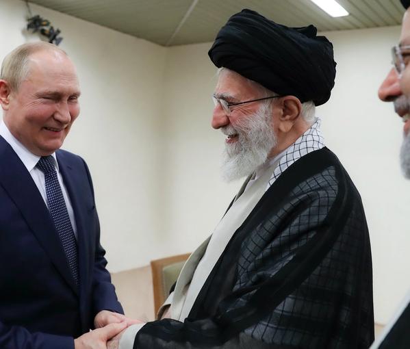 Russian President Vladimir Putin (left) during a meeting with Iran’s Supreme Leader Ali Khamenei (center) with President Ebrahim Raisi in attendance, Tehran, July 19, 2022 