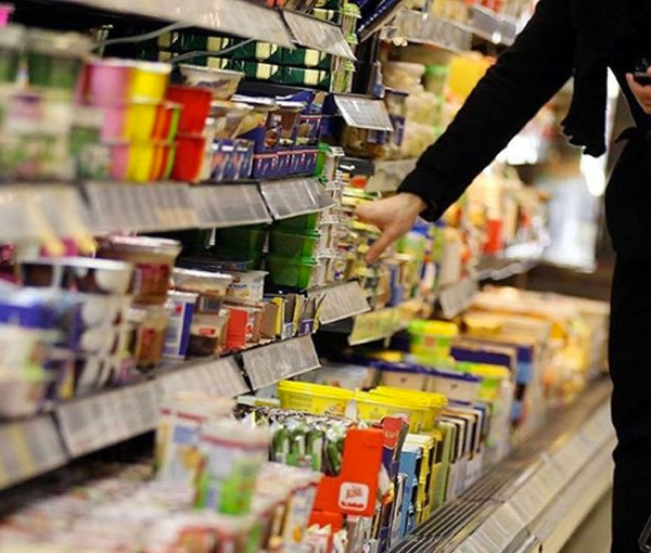 An Iranian shopping in a chain store (file photo)