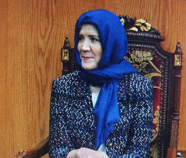 Ambassador Dorothy Shea with a headscarf in a meeting with Hezbollah supporters