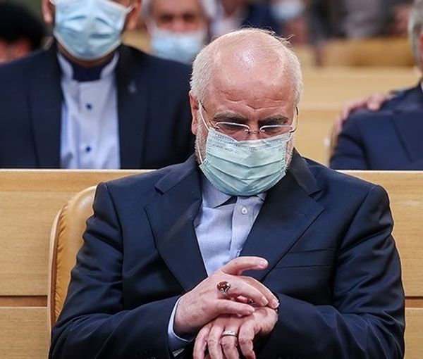 Ghalibaf in a meeting with President Ebrahim Raisi's government on April 18, 2022