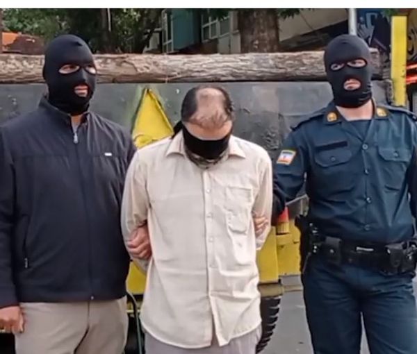 A public execution in Iran (file photo) 