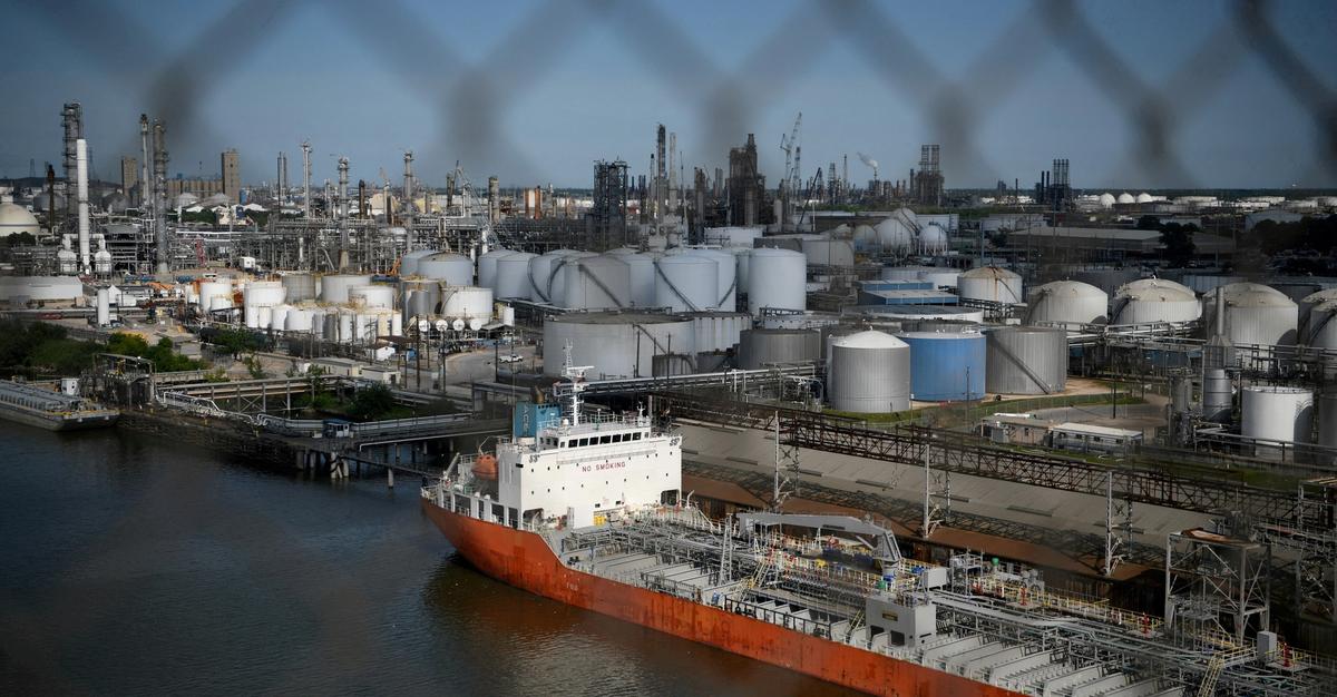 US-Seized Iranian Oil Offloaded Near Texas