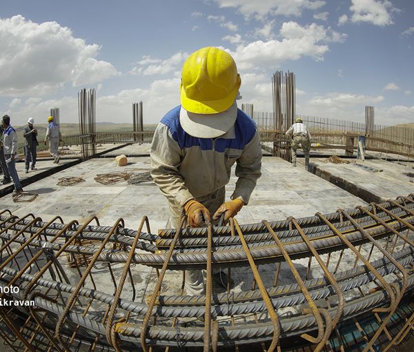 Iran-worker-minimum-wage (file photo)