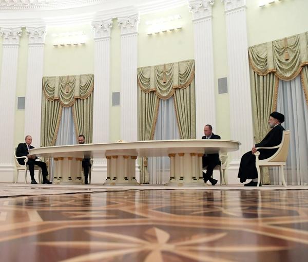 Raisi meeting Putin in Moscow on January 19, 2022
