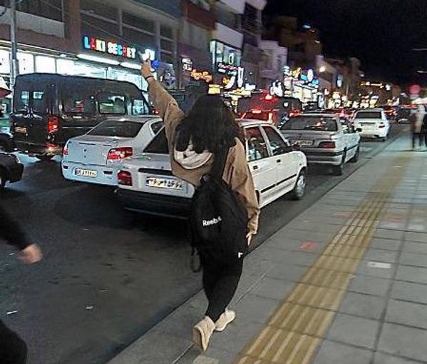 A girl who has unveiled in public in the city of Karaj, near capital Tehran (November 8, 2022)