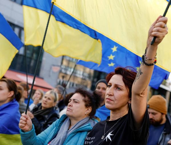 People take part in a protest against Russia's military operation in Ukraine during a European Union leaders summit in Brussels, Belgium October 21, 2022